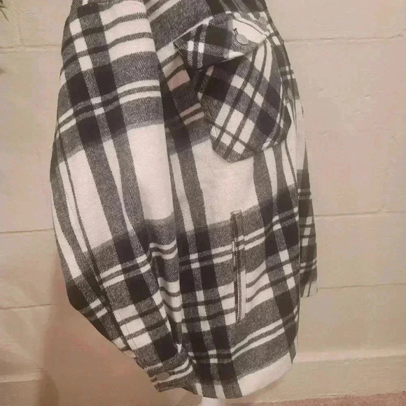 ZARA Oversized Shaket Overshirt Checkered Plaid Black and White M Pockets Collar - Picture 2 of 10
